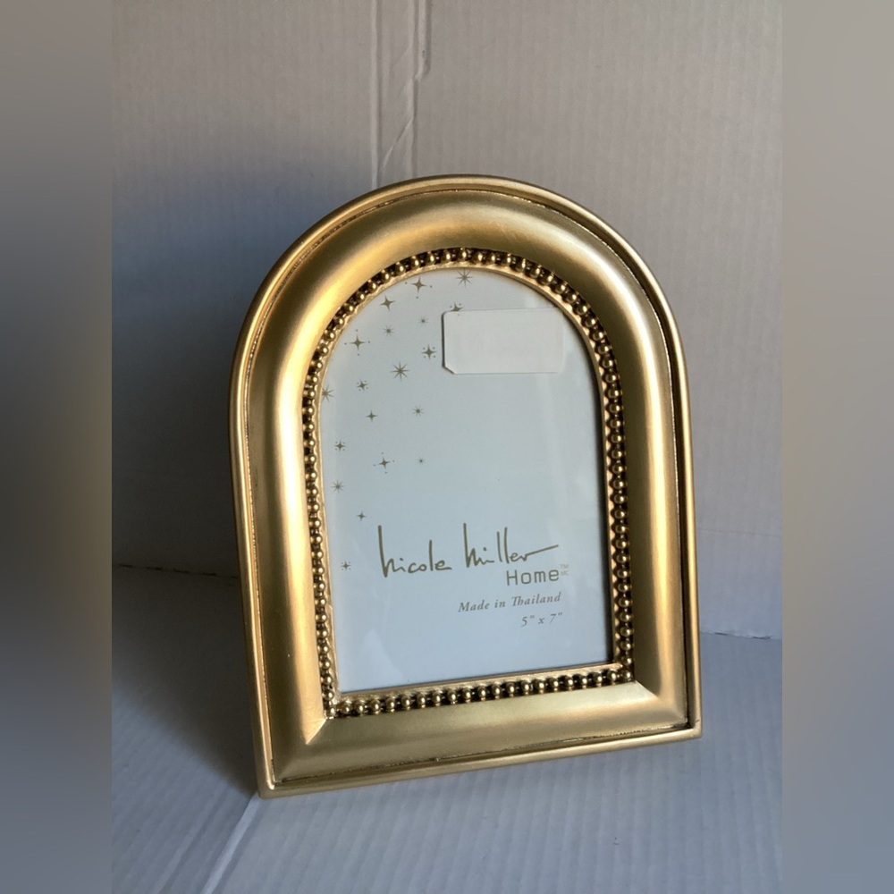 Nicole Miller Golden Round Rectangular Picture Frame Fits 5’’ x 7’’ Photo